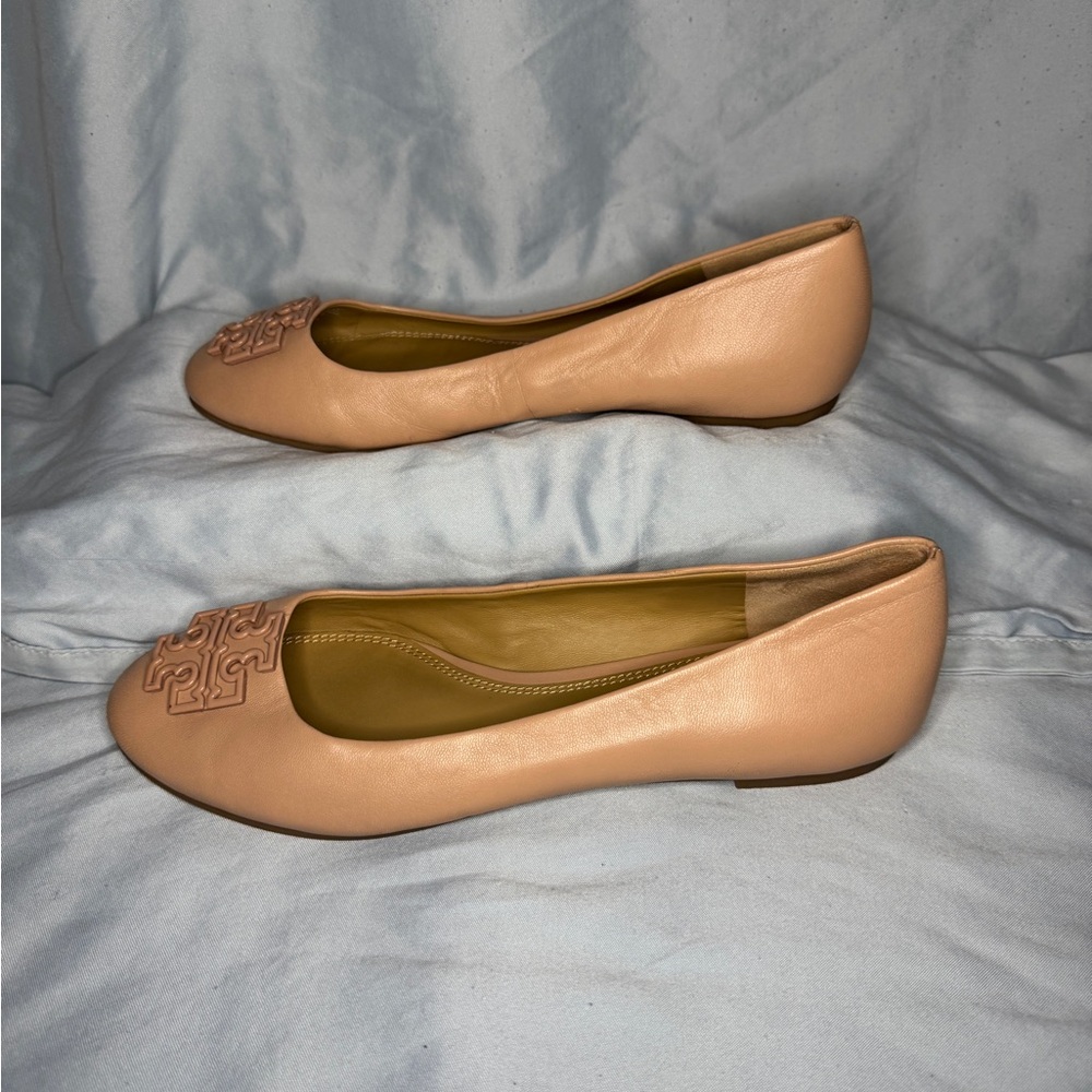 Tory Burch Leather Logo Flats Nude Beige – Size 8M - Picture 2 of 8